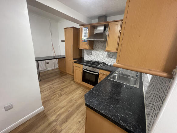 2 bed Terraced to rent Image 5