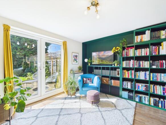 CAM01909G0-PR0481-STILL030