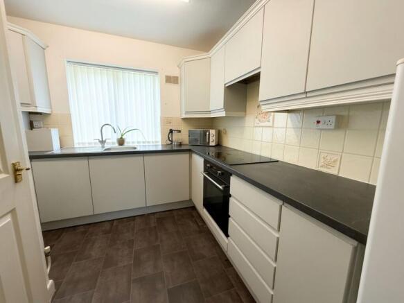 2 bed Flat for sale Image 4