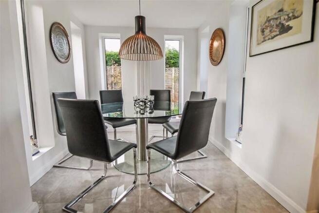 Large Kitchen/Dining/Family