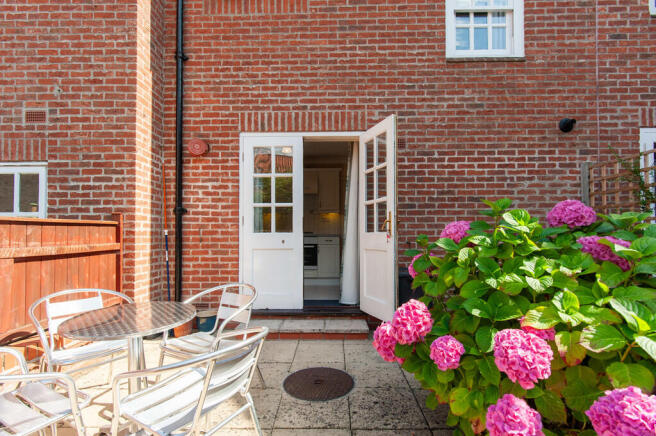 2 bed Town House to rent Image 11