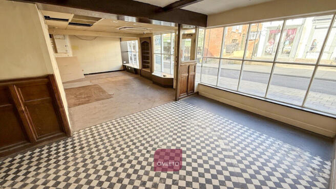 Shop frontage to Let