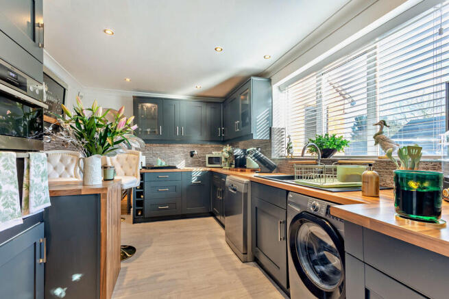 8674940-interior1...
