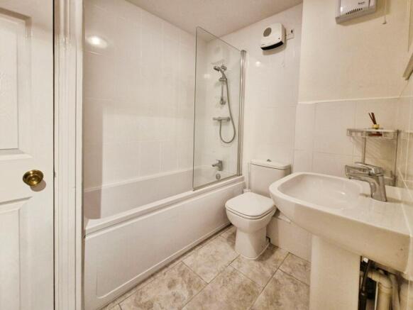 2 bed Apartment to rent Image 7