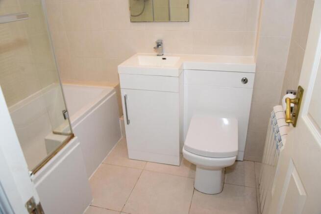 2 bed Apartment to rent Image 7
