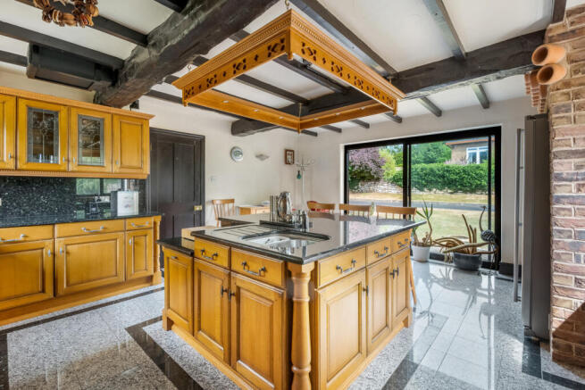 4 bed Detached for sale Image 9