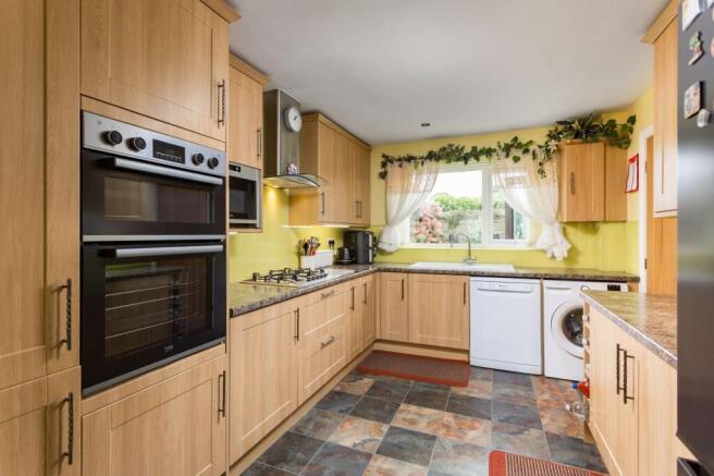 4 bed Detached for sale Image 6