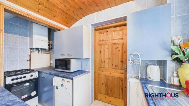 2 bed End of Terrace to rent Image 4