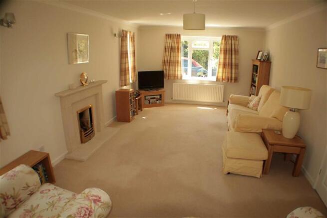 LOUNGE:
