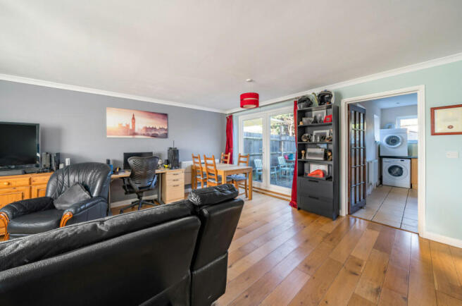Lounge/Dining Area
