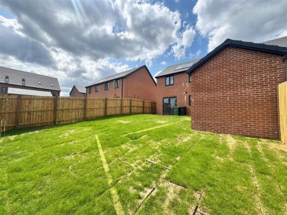 3 bed Detached to rent Image 10