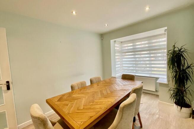 4 bed Detached for sale Image 8