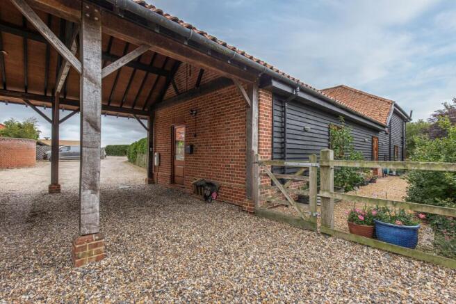 Chain Free Rural Home Surrounded by Peaceful Norfolk Countryside in Scoulton photo 4