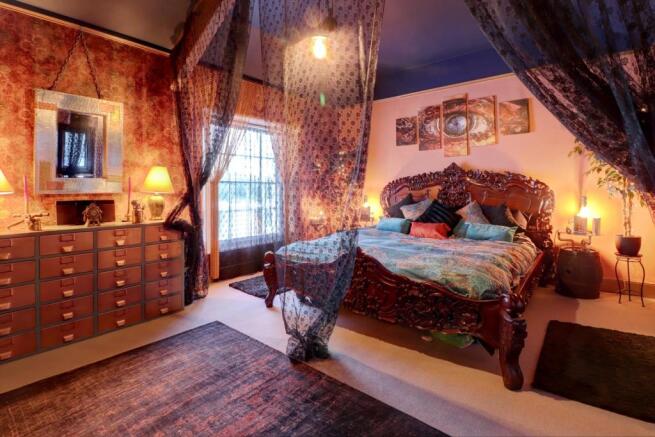 Bedroom 1.jpg