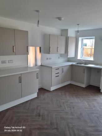 3 bed Semi-Detached to rent Image 4