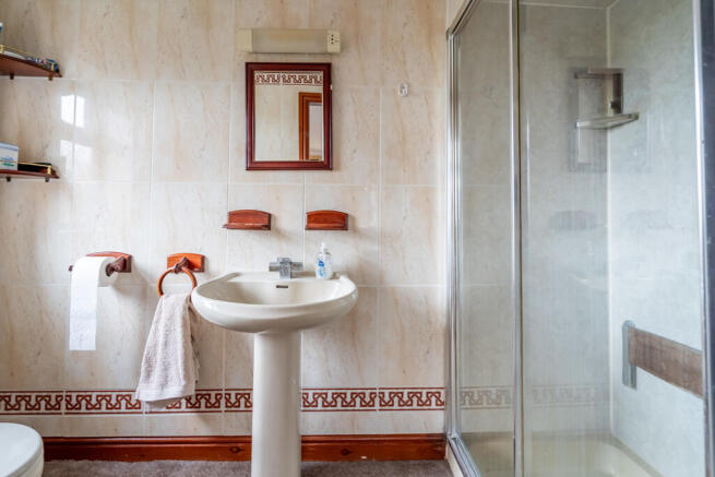Master Bedroom En...