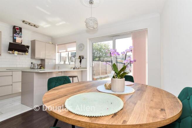 Kitchen/ Breakfast Area