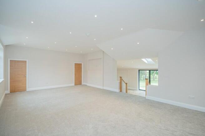 4 bed Detached for sale Image 8