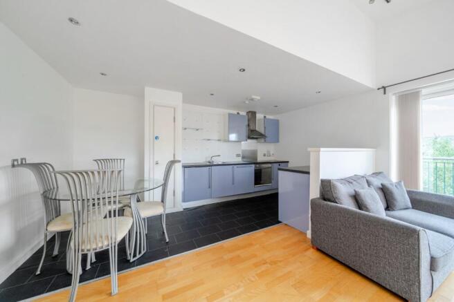 2 bed Flat for sale Image 11