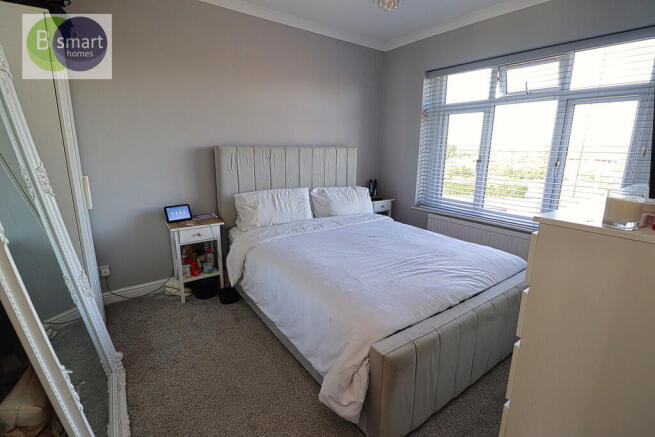 3 bed Town House for sale Image 9