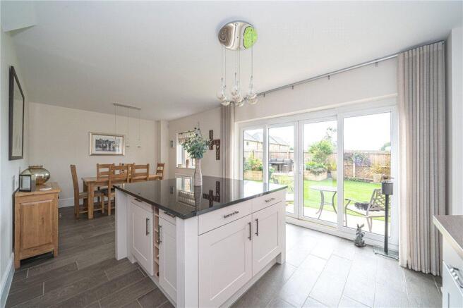 Kitchen & Dining