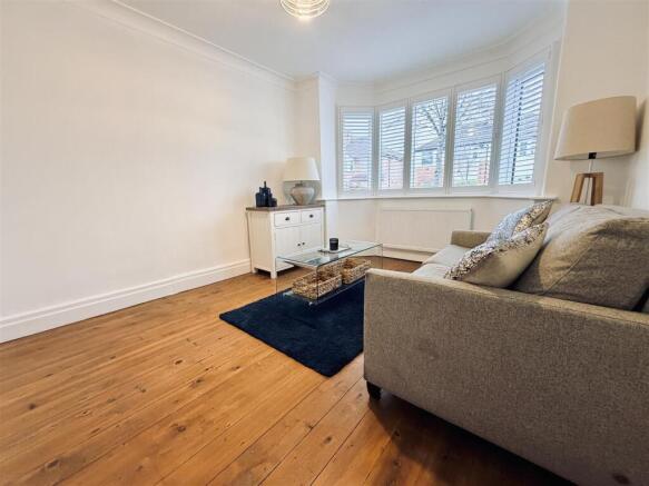 Northvale Road, Timperley, Altrincham – další