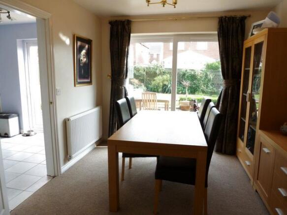 Dininingh room to rear