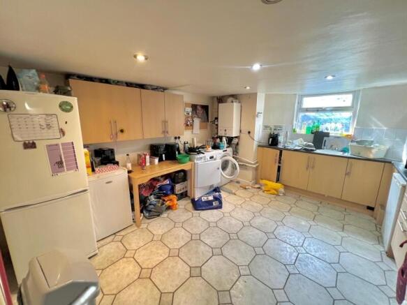 6 bed Terraced to rent Image 6