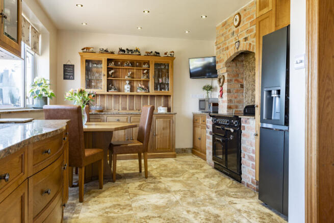 4 bed Detached for sale Image 7