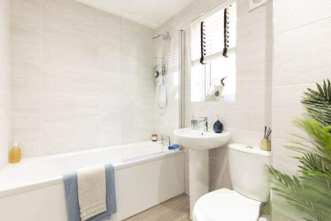 4 bed Detached to rent Image 10