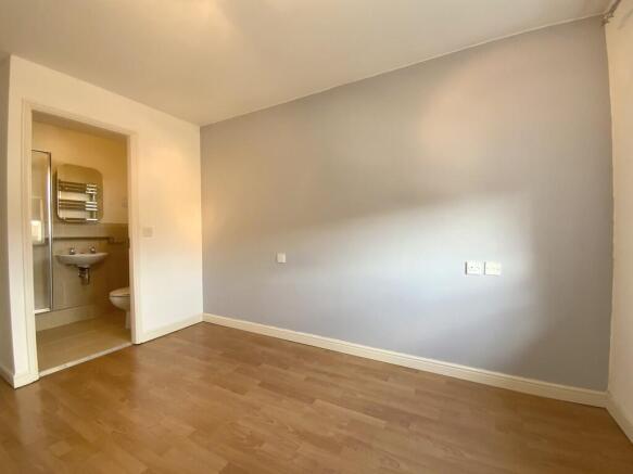 3 bed Semi-Detached to rent Image 7