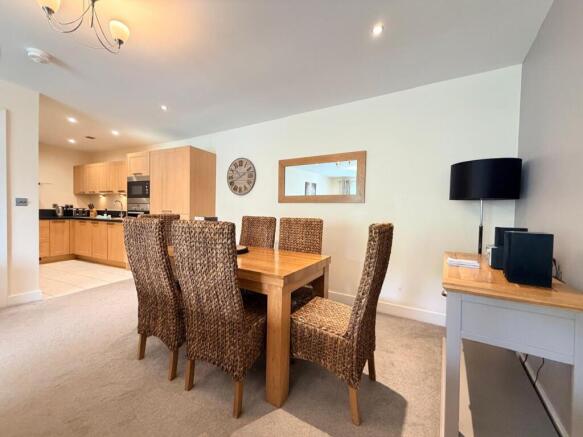 3 bed Apartment for sale Image 5