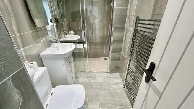 5 bed Semi-Detached for sale Image 12