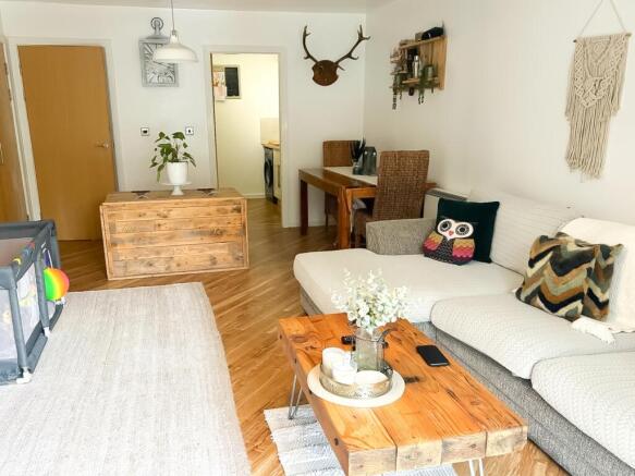 Cheltenham EweMove Middleton-1