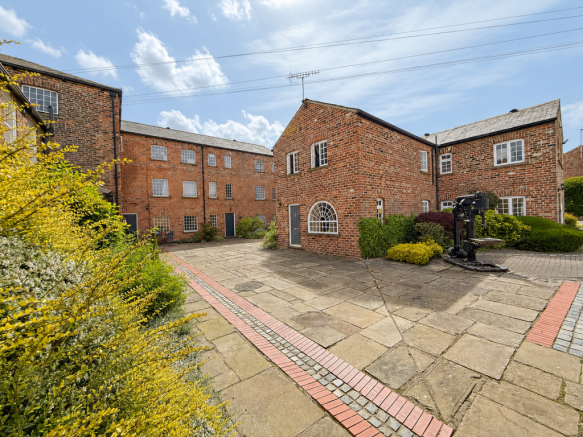 2-bed flat on Regents Court, Macclesfield, SK11 6ET, £125,000