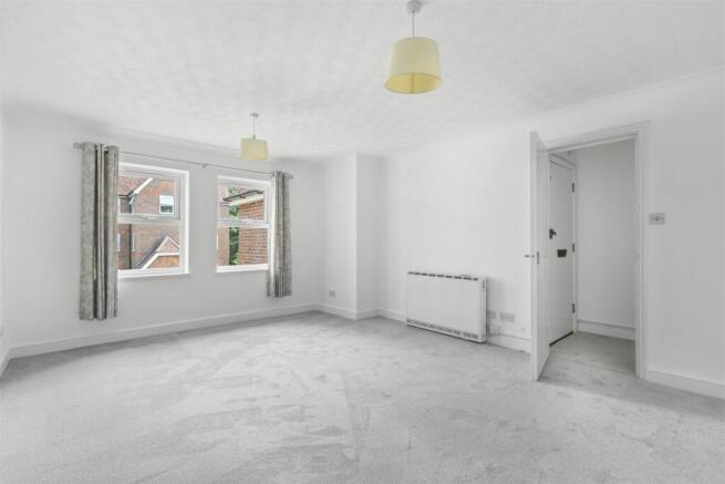Glamis Court, Malmers Well Road-5.jpg