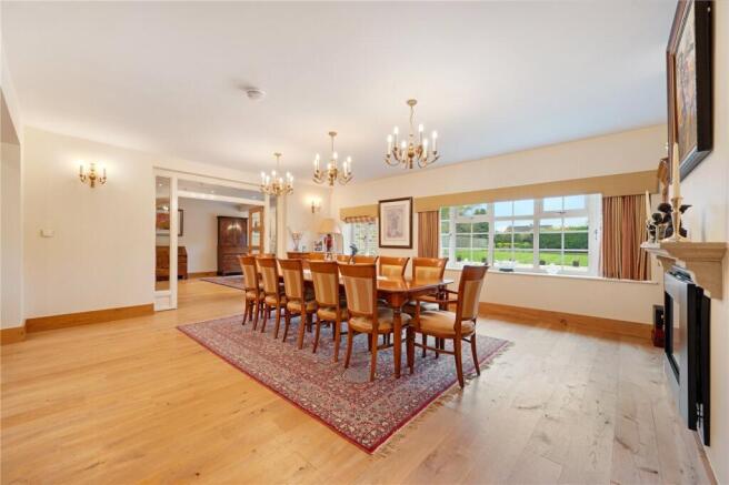 6 bed Detached for sale Image 4