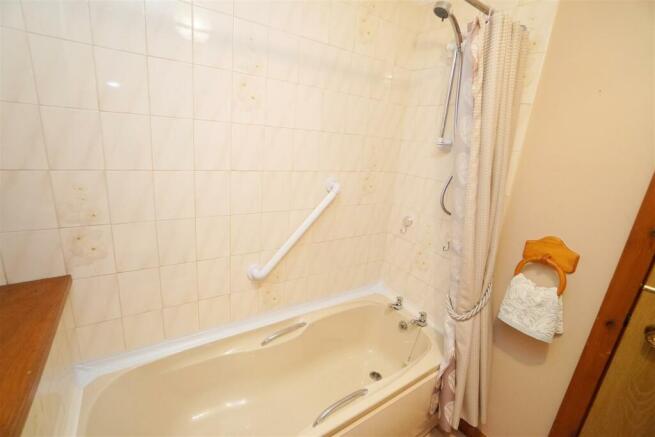 bathroom1.jpg