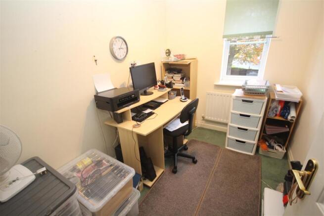 bedroom 5.JPG