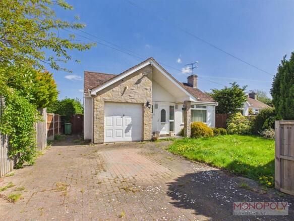 3-bed detached on Laurels Avenue, Bangor-On-Dee, LL13, £260,000