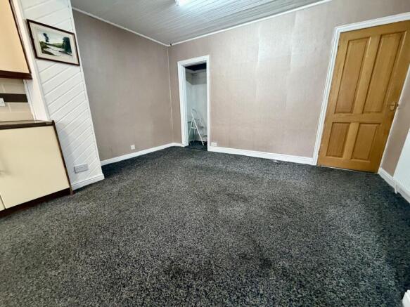 3 bed Terraced to rent Image 6