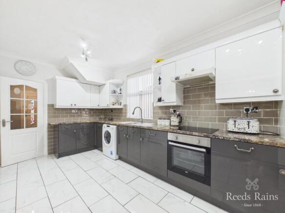 3 bed Detached for sale Image 4