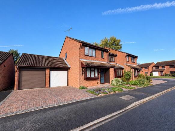 3-bed semi-detached on Honeywood Close, Hilsea, Portsmouth, PO3, £299,995