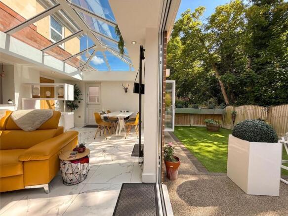 4 bed Detached for sale Image 9