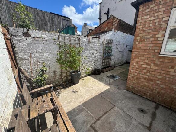4 bed Terraced for sale Image 8