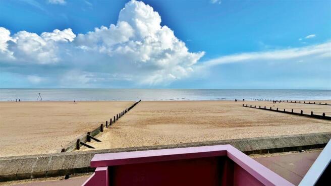 High Wall, Frinton-On-Sea - View 6