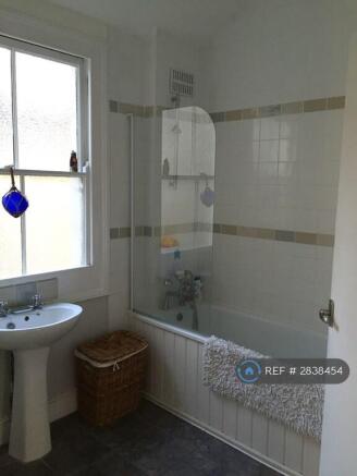 Bath & Shower. Loo Separate.