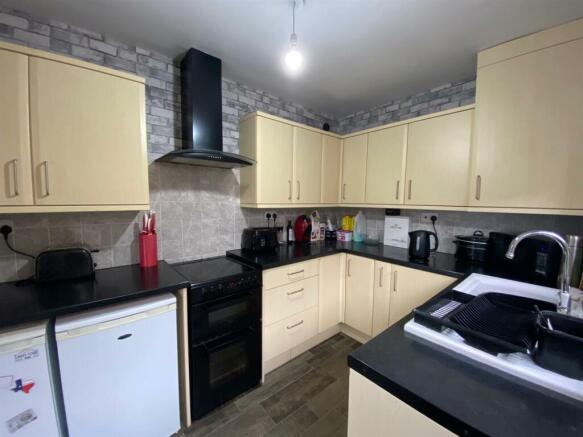 75 chantry kitchen 2.jpg