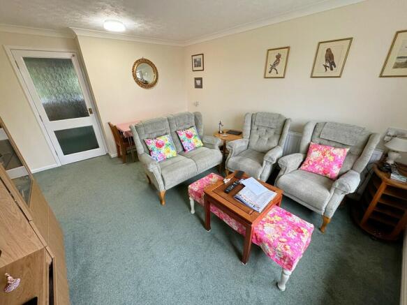 Lounge angle