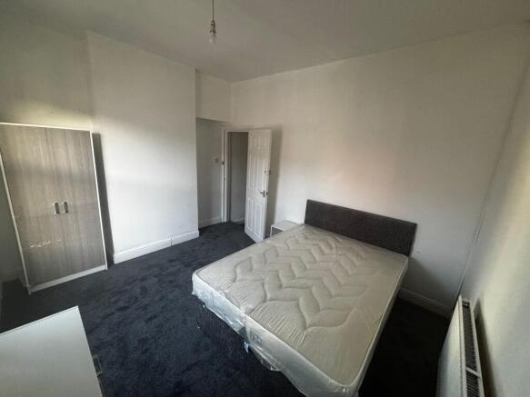 3 bed Terraced to rent Image 7
